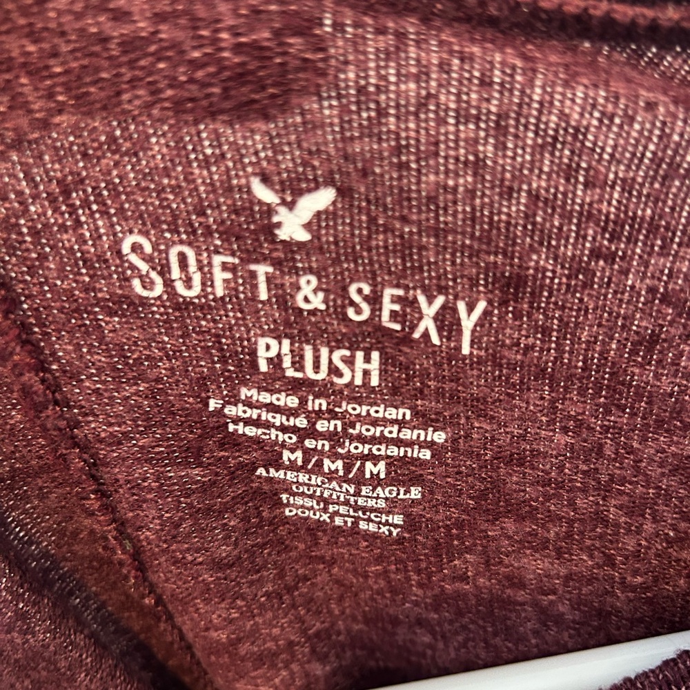 American Eagle sweater - Picture 2 of 2